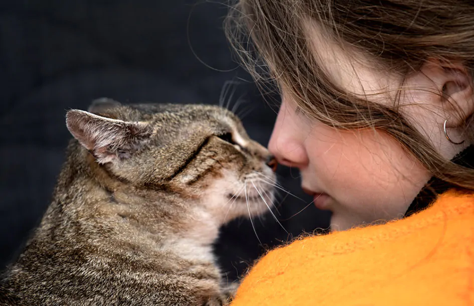 girl with a cat