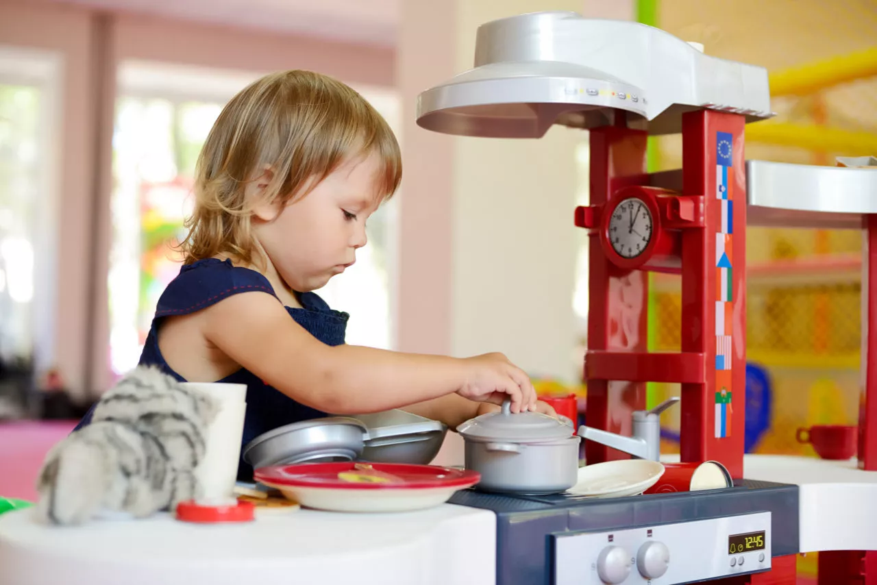 How to Encourage Independent Play in Toddlers | MCCA