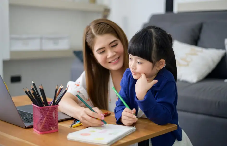 mom and daughter doing homework encouraging childrens learning without comparison