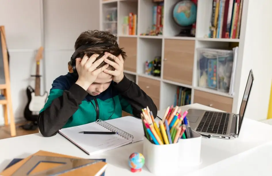 children get frustrated while learning: 4th grader having problem doing homework