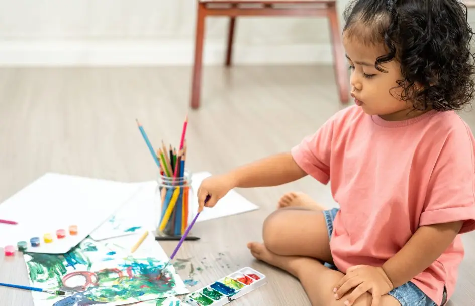 preschooler doing open ended art painting supporting creative activities for preschoolers in garrett park